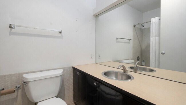 Photo - 2400 N Lakeview Ave Unit 614