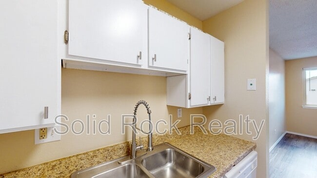 Photo - 1845 Zebulon Dr