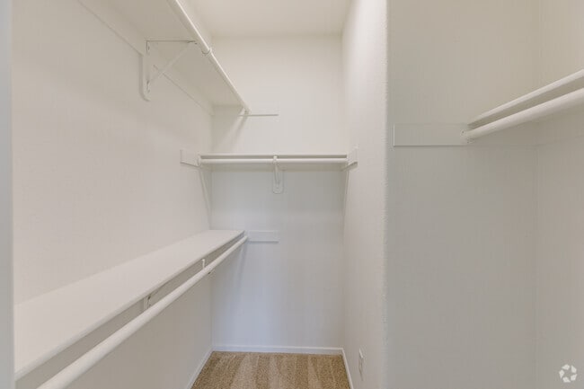 2BR, 2BA - 1,040SF