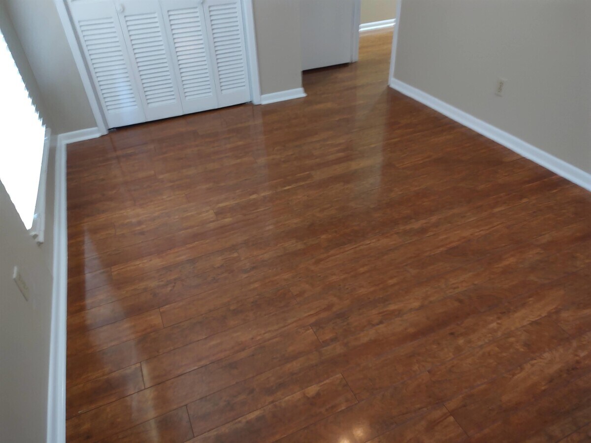 Photo - 1533 Woodgate Way