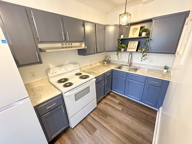 Photo - Kingman Blvd Apartments