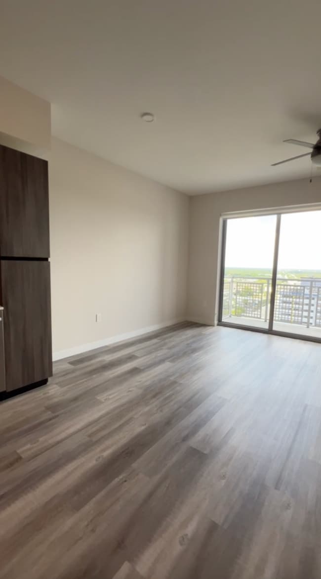 Living Area - 9350 S Dixie Hwy Unit 1818 Rental