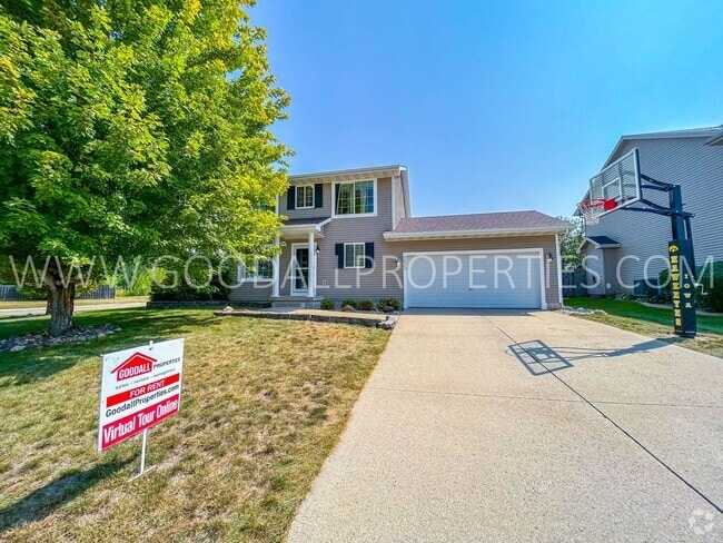 Building Photo - Charming 3-bedroom, 3-bath home with a fen...