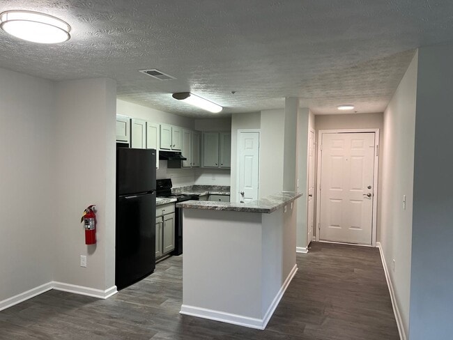 Photo - Salem Chase Apartments