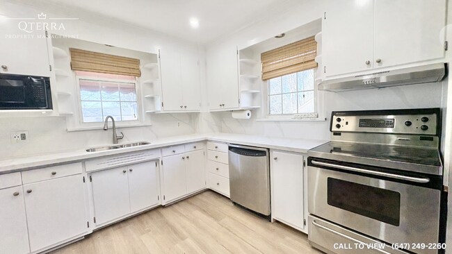 Photo - 1052 King St E