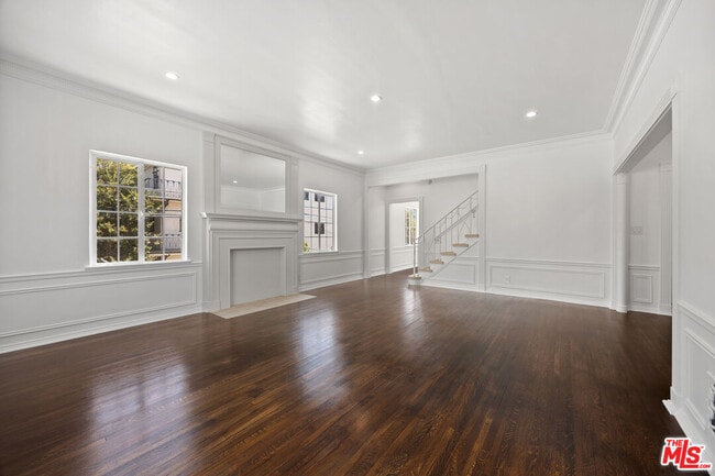 Building Photo - 148 S Camden Dr Unit F Rental