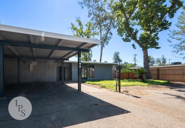 Building Photo - Hoult: 4096 Unit 4096 Sherman - MAIN