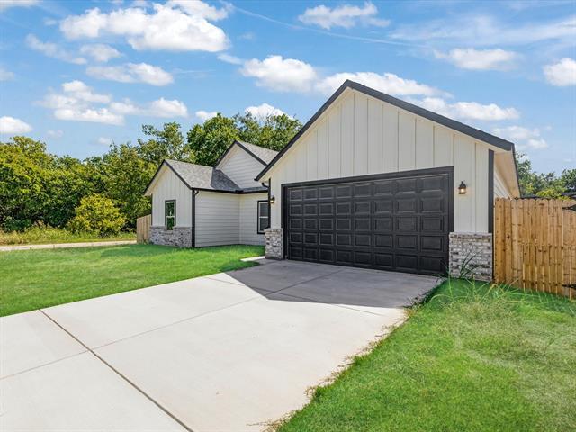 Photo - 2411 Mercedes St