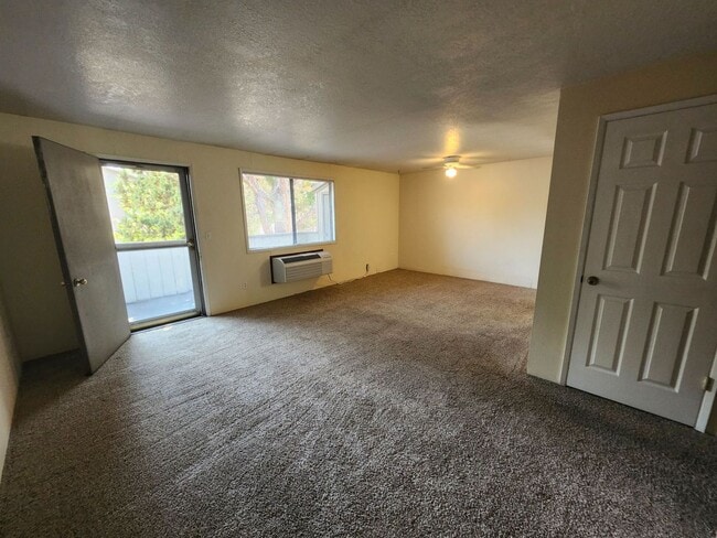Photo - 2 Bed/1 Bath Apartment in NE Bend - Wichita Way Unit 1865