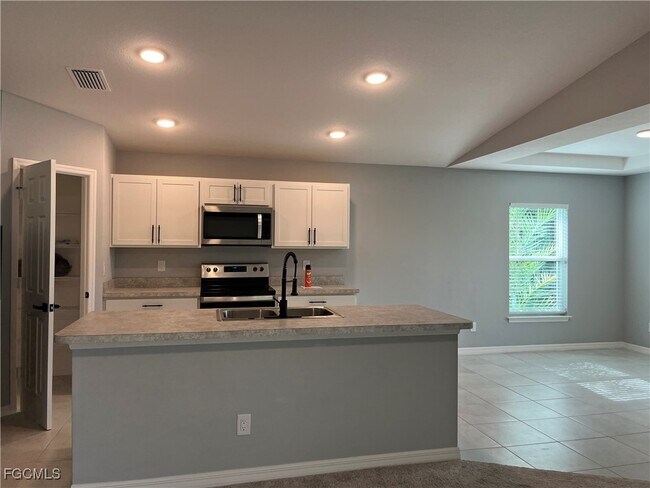 Building Photo - 1532 NE 35th Terrace Rental