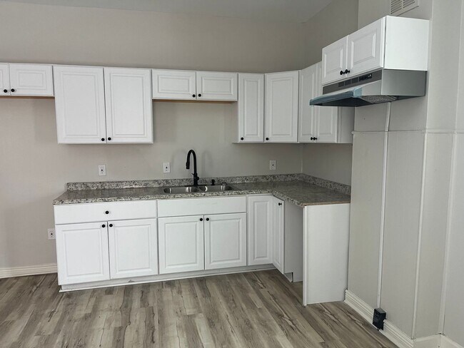 Photo - 2 bedroom, plus bonus room!