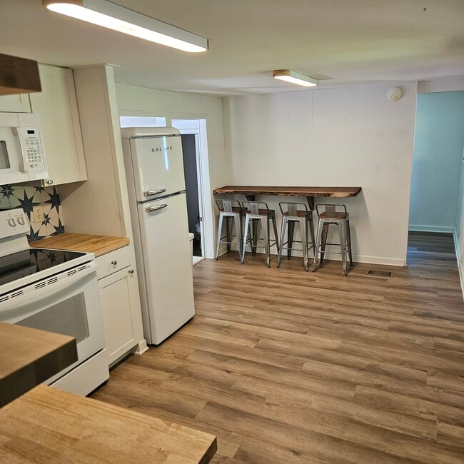 Photo - 220 Gumlog Dr