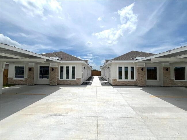 Building Photo - 1025 N Woodson Ave Unit 4 Rental