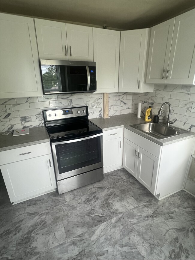 Building Photo - 51 Huron Ave Unit 51 Huron Ave Upper