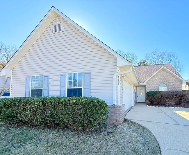 Building Photo - 131 Mirabelle Cir