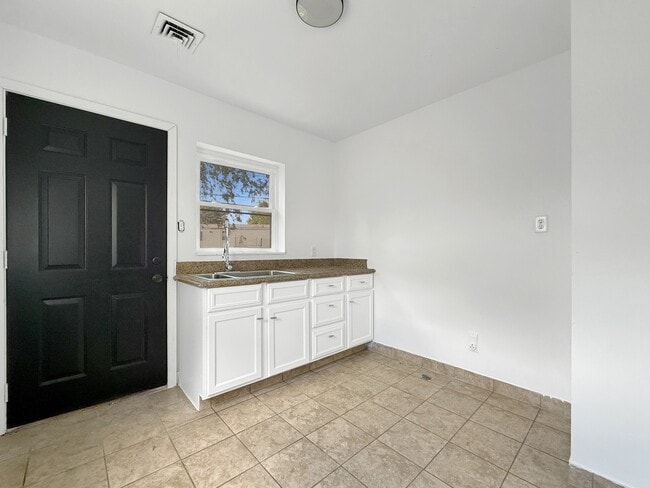 Photo - 3044 Hickory Grove Ave