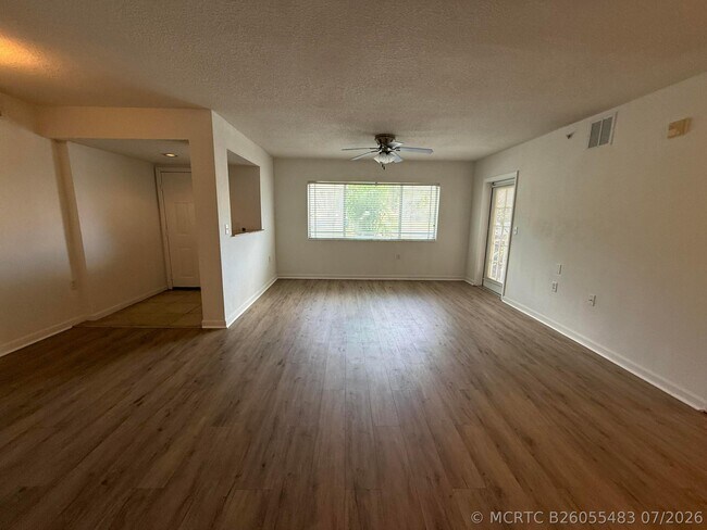 Photo - 231 SW Palm Dr Unit 107