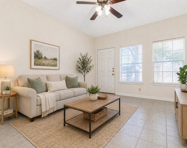 Building Photo - 2216 San Gabriel St Unit 107