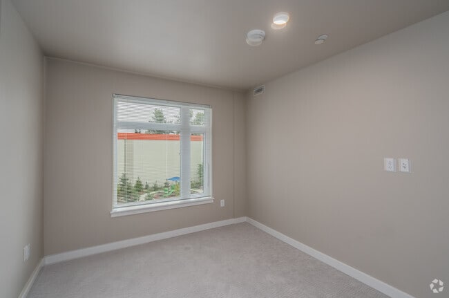 2BR, 2BA - 867SF - Bedroom