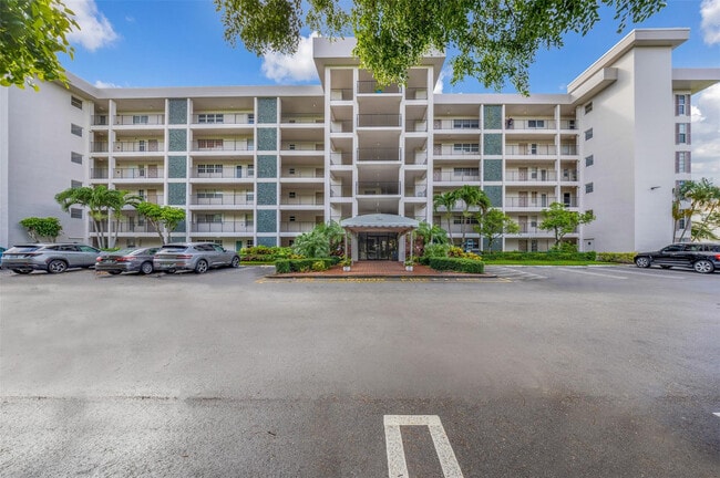 Building Photo - 2850 N Palm Aire Dr Unit 104