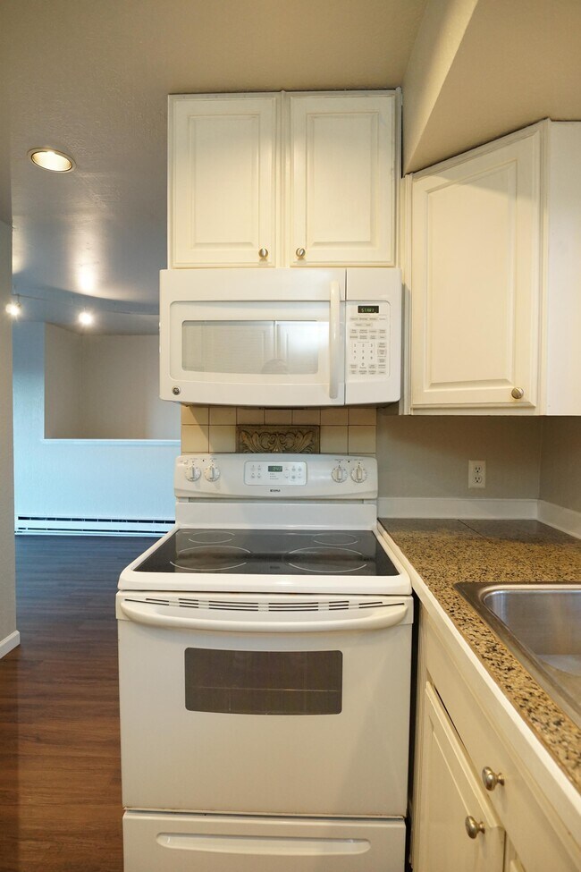 25046 Lake Fenwick Rd Townhome Townhome Rental in Kent WA