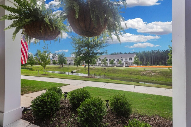 Photo - 1011 Yellowwood Aly