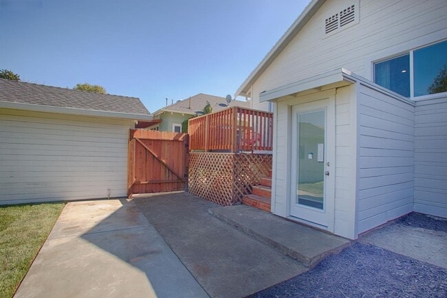 154 Harlan St Unit B (Lower)