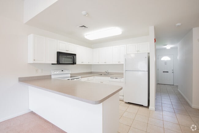 2 BR, 2 BA - 1,195 SQFT