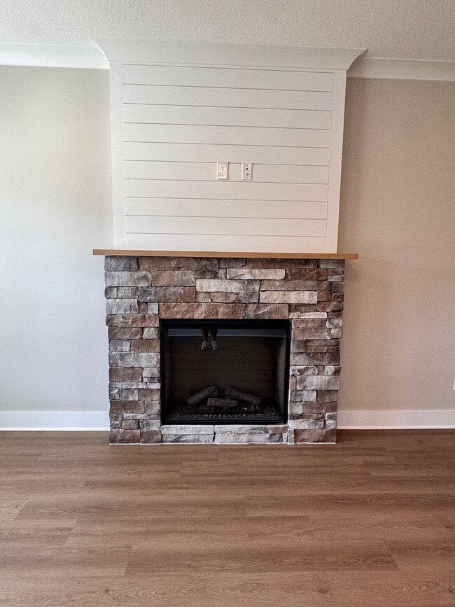 Photo - Maryville 37803 - Brand New 4 bedroom, 2.5 bath home - Contact Jackie Mills (865) 748-2851