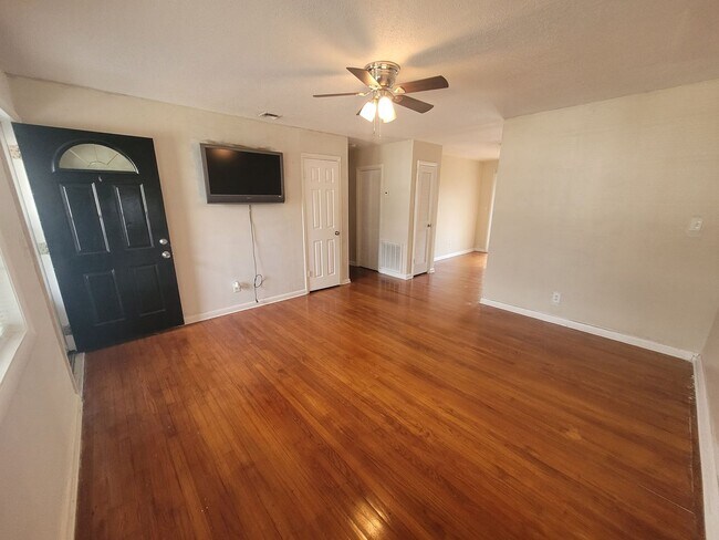 Photo - Gorgeous 4 Bedroom Home with Large Fenced Backyard