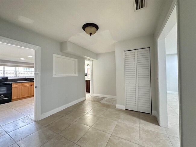 Photo - 2811 NW 88th St Unidad 1