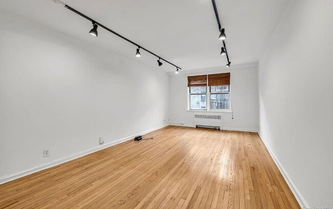 Photo - 2080 Barnes Ave Unit 4E