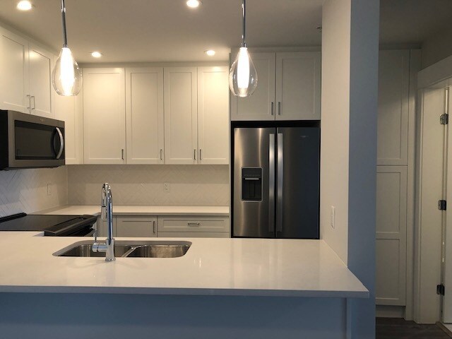 2180 Kelly Av Unit Montrose