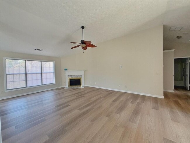 Photo - 902 Conners Cove NW