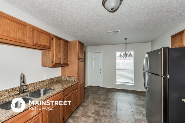 Photo - 1359 Lincolnshire Way