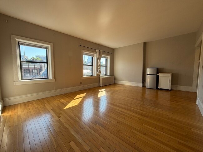 Building Photo - 82 Charles St Unit 4F