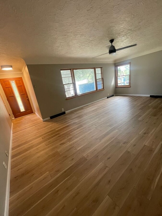 Photo - 3 bedroom, 1 bath home for rent in great location!