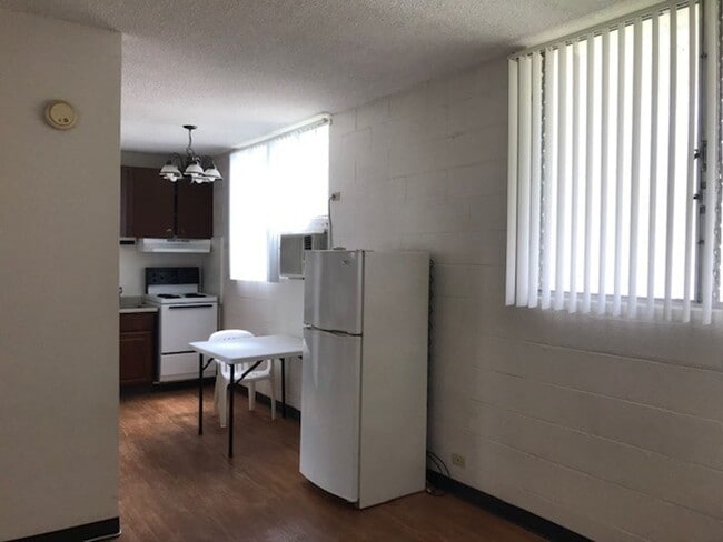 Photo - Varsity Villa Studio with 1 parking - Avail now!