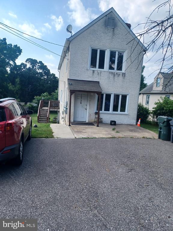 Photo - 1572 Robinson Ave