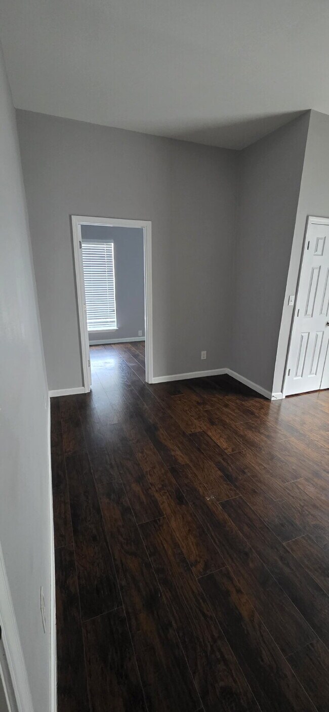 Photo - 3 bedroom and 2 bathrooms has newly renovated modern home in Southtown unit ready to move in! Unidad 201