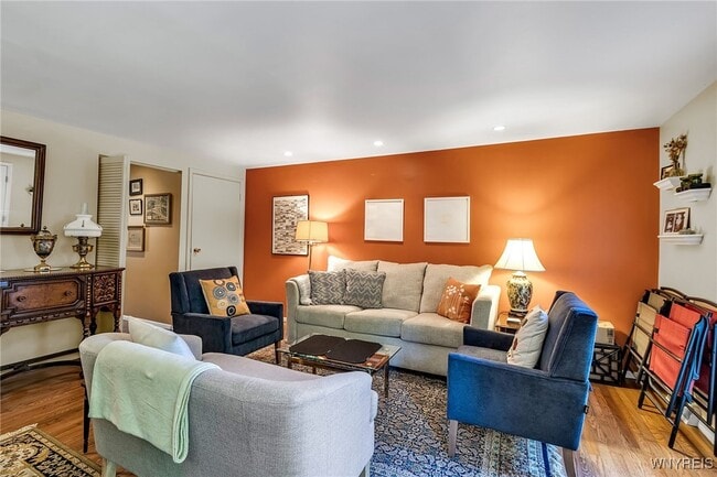 Photo - 666 W Ferry St