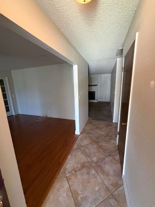 Building Photo - 665 Santa Barbara Ct