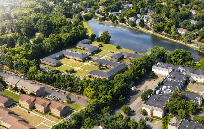 Photo - Lake View Apartment in a Peaceful Park Ridge Community