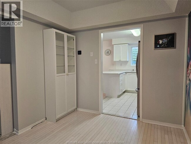 Photo - 983 Peach Blossom Crescent