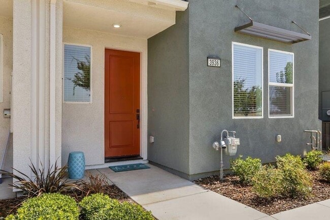 Photo - Clean 3 Bedroom 3 Bathroom Sacramento Townhome for Lease.