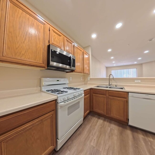Building Photo - Resort-Style Living Year-Round Updated 1-Bed, 1-Bath Condo!
