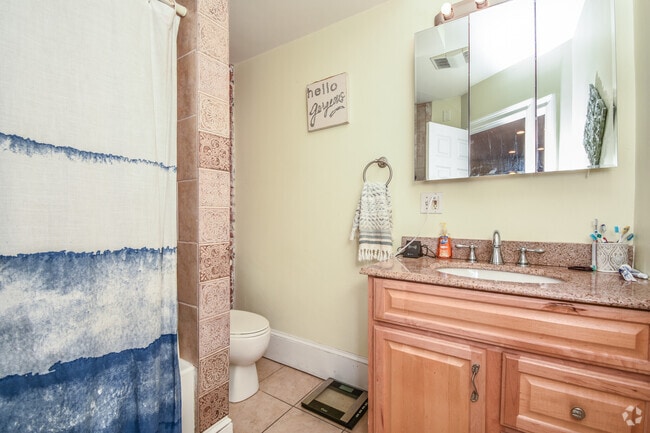 Building Photo - 431 Faneuil St Unit 2C Rental