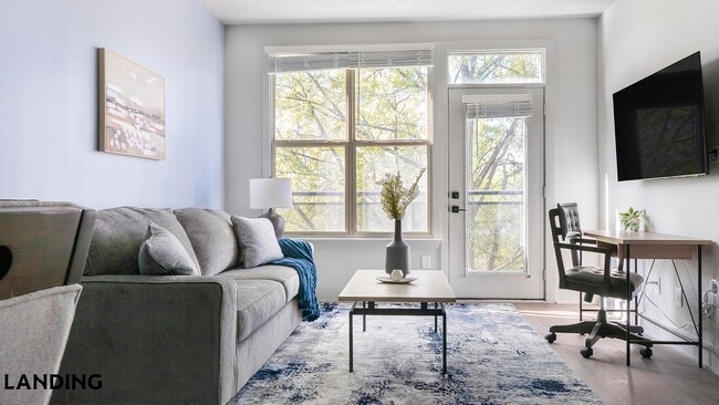 49 Boulevard SE Unit F-650