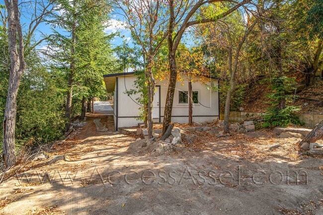 Building Photo - Charming 3 Bed/2 Bath Manufactured Home wi...