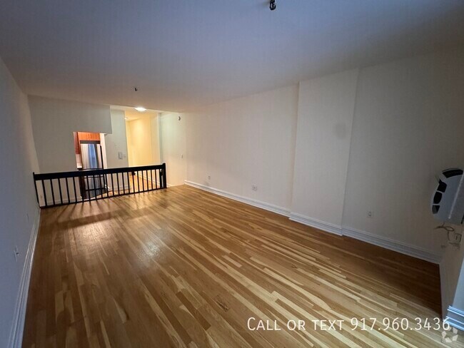 Building Photo - STUDIO APARTMENT - GREENWICH VILLAGE - NO ... Unit 5M